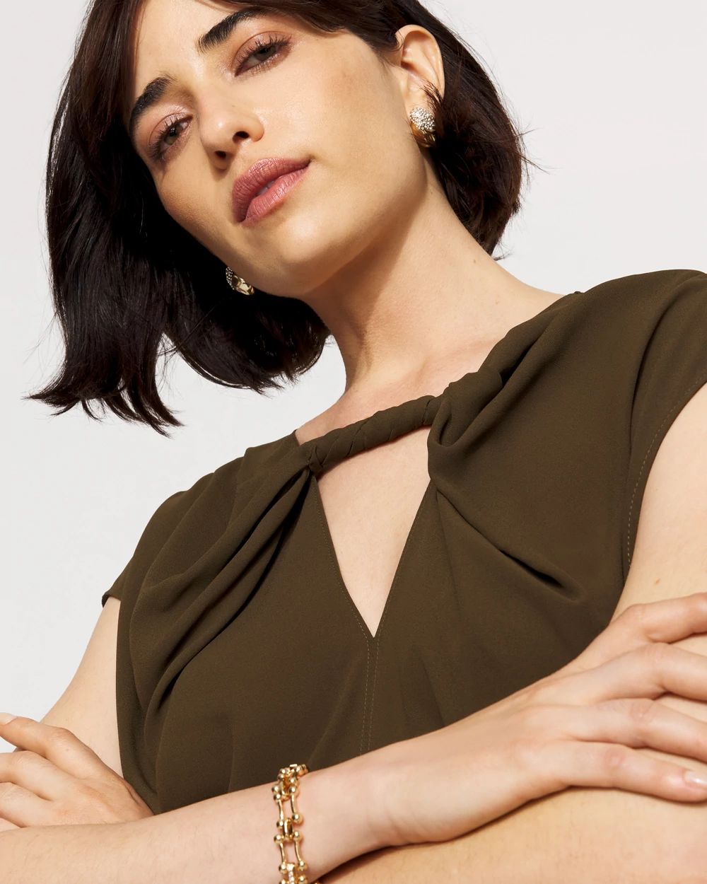 Twist-Neck Keyhole Shell