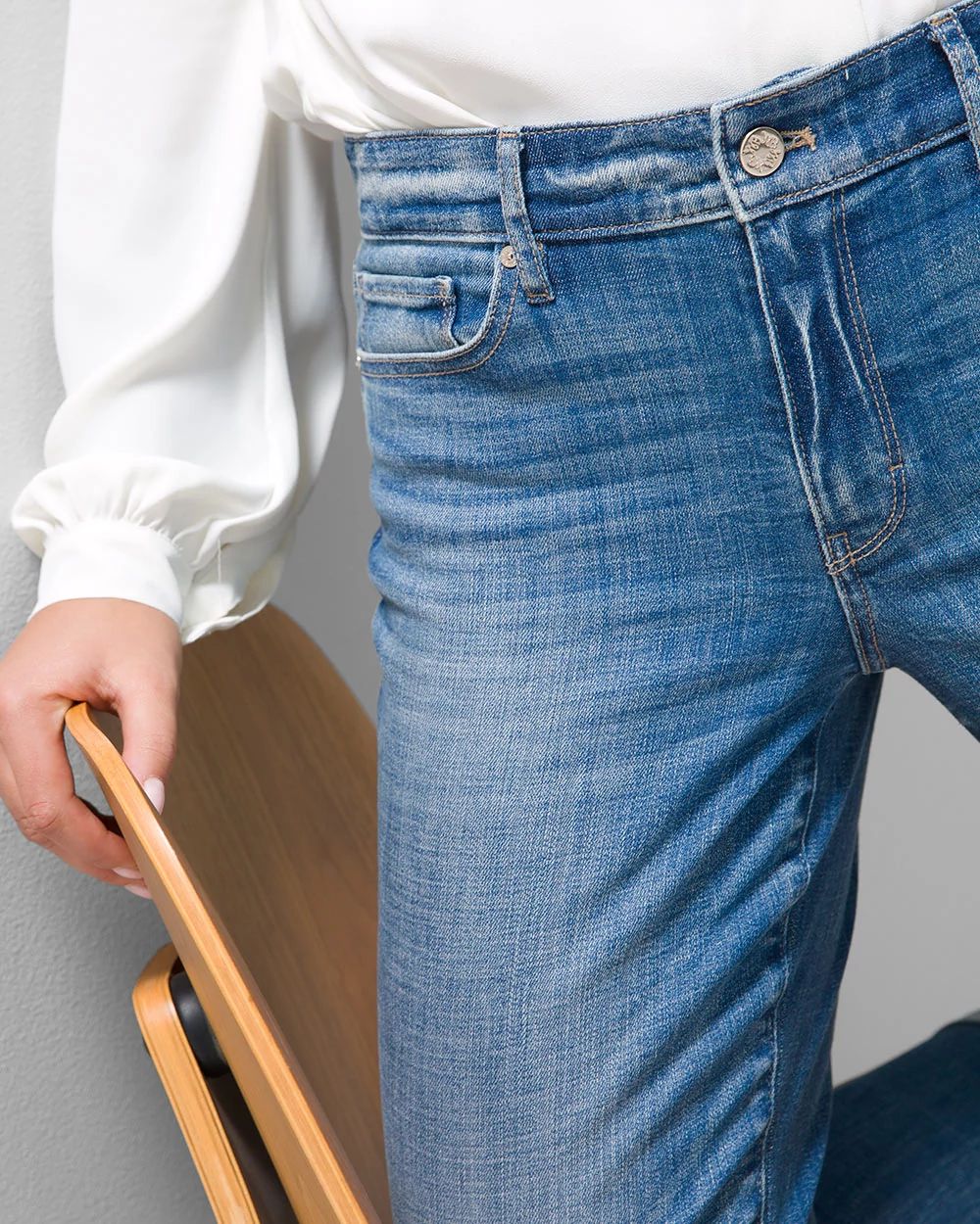 Curvy Mid-Rise Everyday Soft Girlfriend Jeans