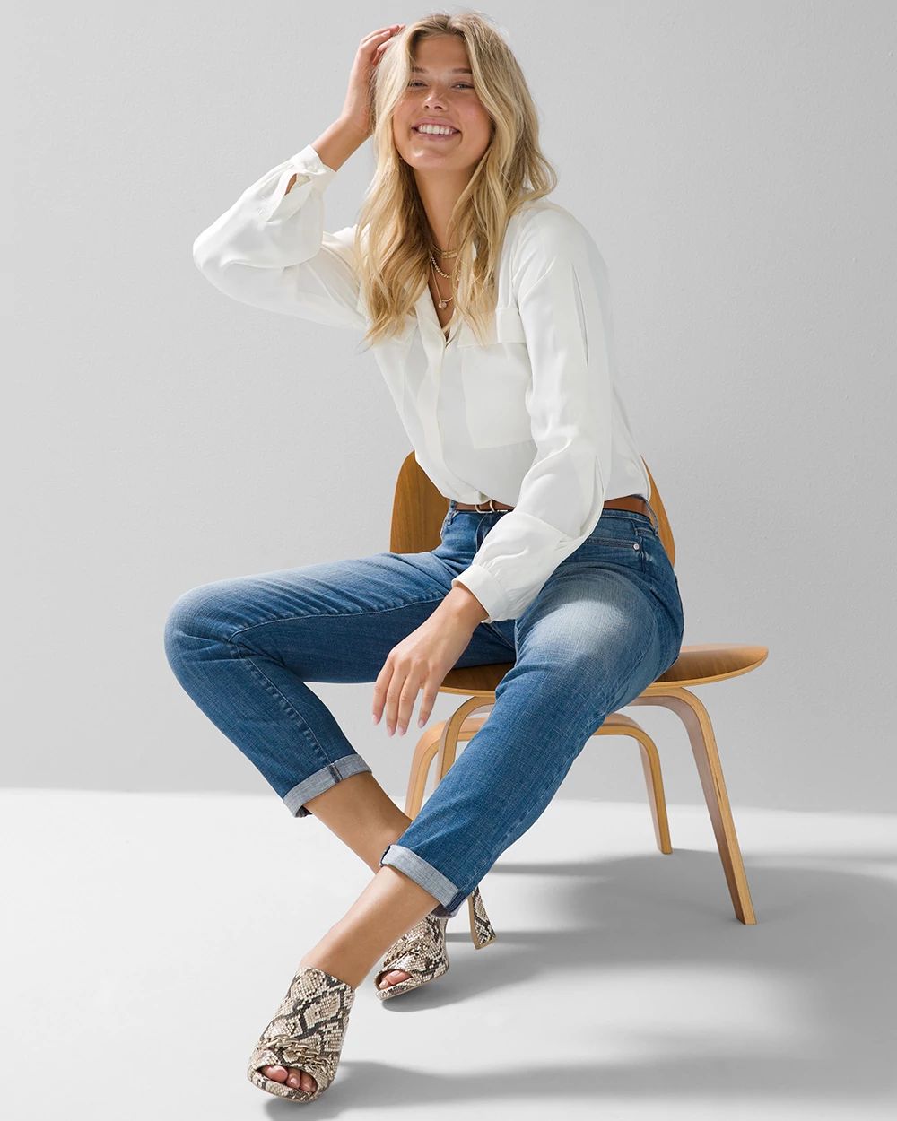 Curvy Mid-Rise Everyday Soft Girlfriend Jeans